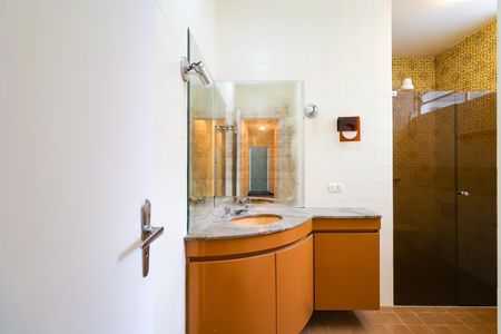 Casa para alugar com 330m², 4 quartos e 5 vagas Casa para alugar com 330m², 4 quartos e 5 vagasBanheiro da Suíte