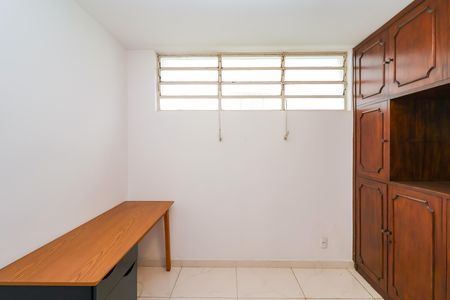 Casa para alugar com 330m², 4 quartos e 5 vagas Casa para alugar com 330m², 4 quartos e 5 vagasQuarto de serviço