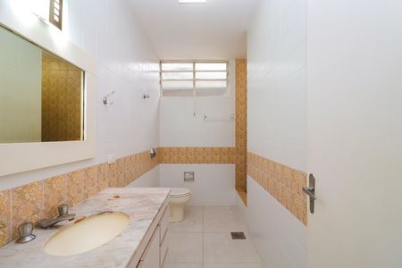 Casa para alugar com 330m², 4 quartos e 5 vagas Casa para alugar com 330m², 4 quartos e 5 vagasBanheiro social