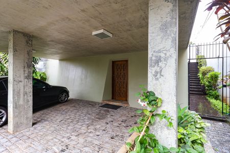 Casa para alugar com 330m², 4 quartos e 5 vagas Casa para alugar com 330m², 4 quartos e 5 vagasÁrea comum