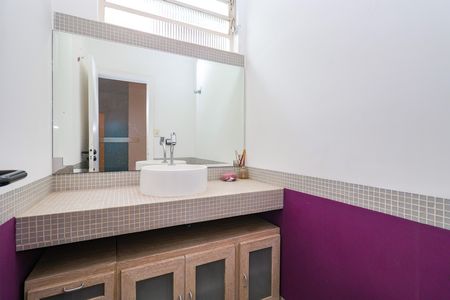 Casa para alugar com 330m², 4 quartos e 5 vagas Casa para alugar com 330m², 4 quartos e 5 vagasBanheiro da Suíte 2
