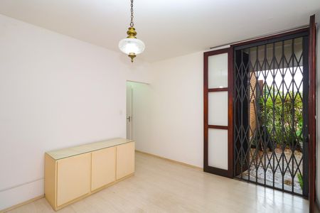 Casa para alugar com 330m², 4 quartos e 5 vagas Casa para alugar com 330m², 4 quartos e 5 vagasQuarto 2