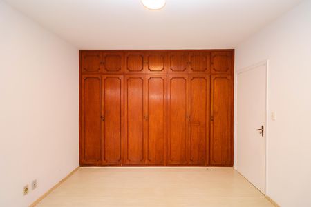 Casa para alugar com 330m², 4 quartos e 5 vagas Casa para alugar com 330m², 4 quartos e 5 vagasSuíte