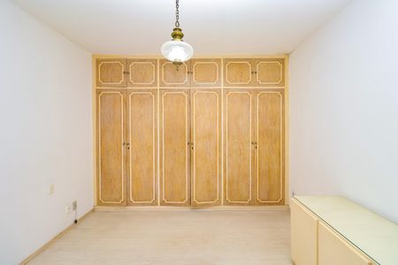 Casa para alugar com 330m², 4 quartos e 5 vagas Casa para alugar com 330m², 4 quartos e 5 vagasQuarto 2