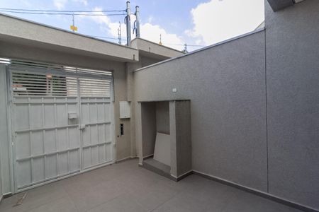 Garagem de casa à venda com 2 quartos, 80m² em Vila Constanca, São Paulo