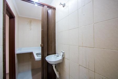 Banheiro de kitnet/studio para alugar com 1 quarto, 12m² em Campestre, Santo André