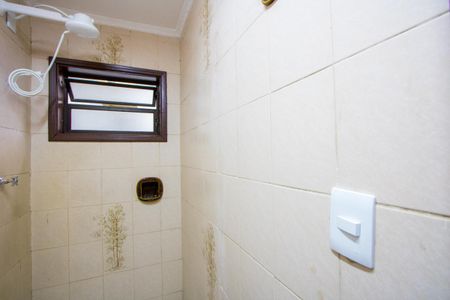 Banheiro de kitnet/studio para alugar com 1 quarto, 12m² em Campestre, Santo André
