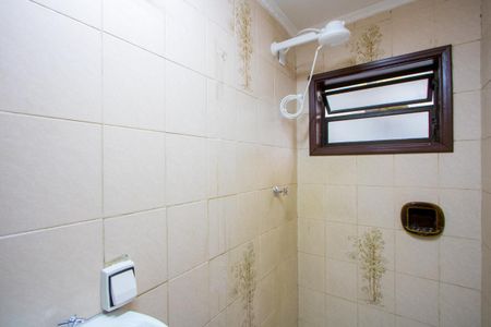 Banheiro de kitnet/studio para alugar com 1 quarto, 12m² em Campestre, Santo André