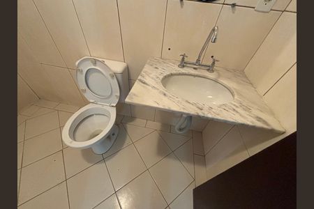 Banheiro de casa para alugar com 2 quartos, 65m² em Jardim Ponte Rasa, São Paulo