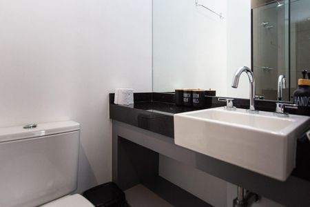 Banheiro de apartamento para alugar com 1 quarto, 26m² em Vila Clementino, São Paulo
