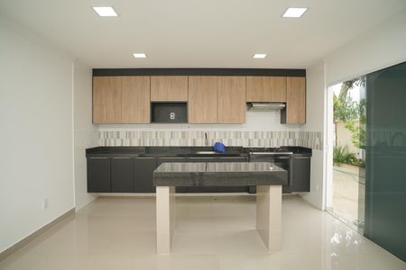 Casa de condomínio para alugar com 200m², 4 quartos e 4 vagas Casa de condomínio para alugar com 200m², 4 quartos e 4 vagasCozinha