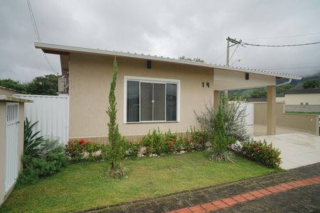 Casa de condomínio para alugar com 200m², 4 quartos e 4 vagas Casa de condomínio para alugar com 200m², 4 quartos e 4 vagasFachada
