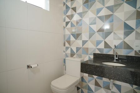 Casa de condomínio para alugar com 200m², 4 quartos e 4 vagas Casa de condomínio para alugar com 200m², 4 quartos e 4 vagasBanheiro externo