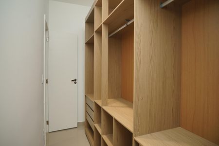 Casa de condomínio para alugar com 200m², 4 quartos e 4 vagas Casa de condomínio para alugar com 200m², 4 quartos e 4 vagasCloset do quarto 2
