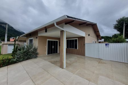 Casa de condomínio para alugar com 200m², 4 quartos e 4 vagas Casa de condomínio para alugar com 200m², 4 quartos e 4 vagasFachada