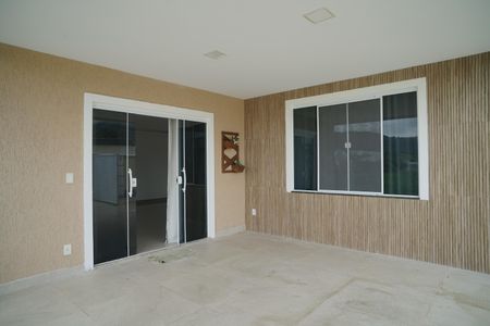 Casa de condomínio para alugar com 200m², 4 quartos e 4 vagas Casa de condomínio para alugar com 200m², 4 quartos e 4 vagasVaranda