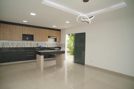 Casa de condomínio para alugar com 200m², 4 quartos e 4 vagas Casa de condomínio para alugar com 200m², 4 quartos e 4 vagasCozinha