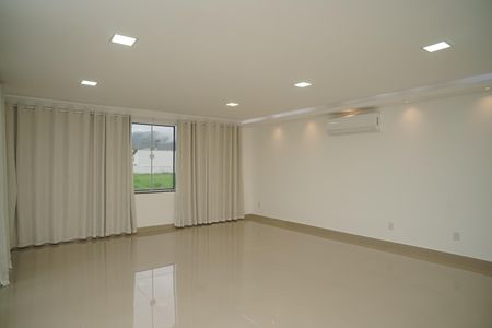 Casa de condomínio para alugar com 200m², 4 quartos e 4 vagas Casa de condomínio para alugar com 200m², 4 quartos e 4 vagasSala