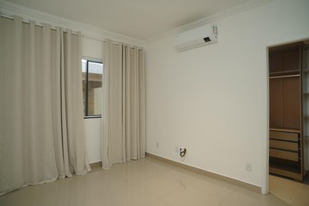 Casa de condomínio para alugar com 200m², 4 quartos e 4 vagas Casa de condomínio para alugar com 200m², 4 quartos e 4 vagasQuarto 3