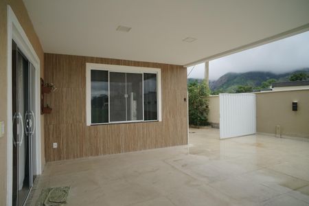 Casa de condomínio para alugar com 200m², 4 quartos e 4 vagas Casa de condomínio para alugar com 200m², 4 quartos e 4 vagasVaranda