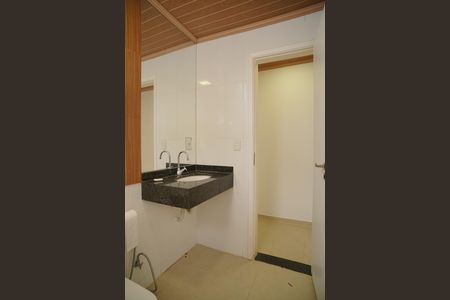 Casa de condomínio para alugar com 200m², 4 quartos e 4 vagas Casa de condomínio para alugar com 200m², 4 quartos e 4 vagasBanheiro do anexo
