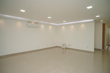 Casa de condomínio para alugar com 200m², 4 quartos e 4 vagas Casa de condomínio para alugar com 200m², 4 quartos e 4 vagasSala