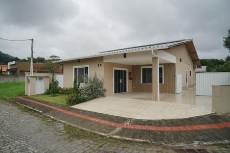 Casa de condomínio para alugar com 200m², 4 quartos e 4 vagas Casa de condomínio para alugar com 200m², 4 quartos e 4 vagasFachada