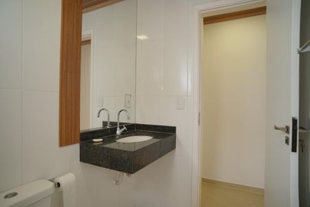 Casa de condomínio para alugar com 200m², 4 quartos e 4 vagas Casa de condomínio para alugar com 200m², 4 quartos e 4 vagasBanheiro do anexo