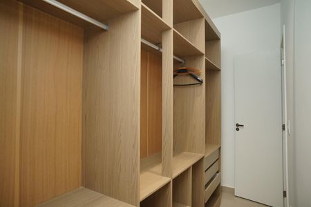 Casa de condomínio para alugar com 200m², 4 quartos e 4 vagas Casa de condomínio para alugar com 200m², 4 quartos e 4 vagasCloset do quarto 3