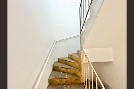 Casa para alugar com 125m², 4 quartos e 2 vagas Casa para alugar com 125m², 4 quartos e 2 vagasEscada