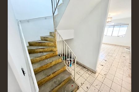 Escada de casa à venda com 4 quartos, 125m² em Jardim Peri, São Paulo