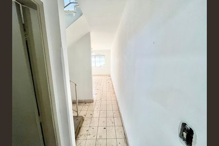 Casa para alugar com 125m², 4 quartos e 2 vagas Casa para alugar com 125m², 4 quartos e 2 vagasCorredor