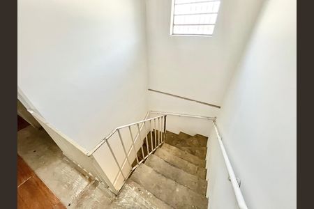 Casa para alugar com 125m², 4 quartos e 2 vagas Casa para alugar com 125m², 4 quartos e 2 vagasEscada