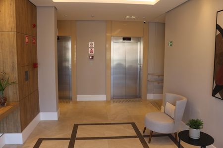 Apartamento à venda com 85m², 2 quartos e 2 vagasHall social