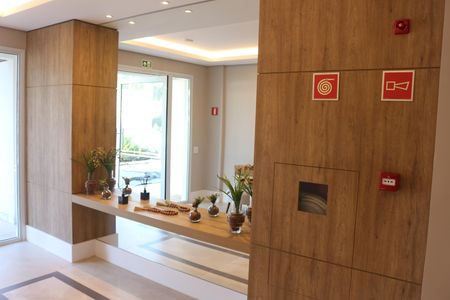 Apartamento à venda com 85m², 2 quartos e 2 vagasHall social