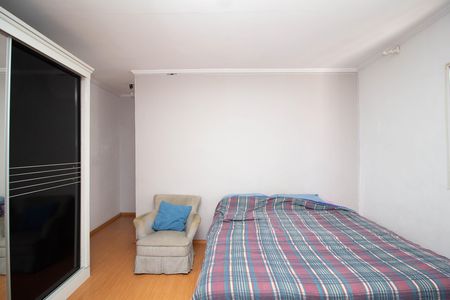 Casa à venda com 200m², 3 quartos e 2 vagas Casa à venda com 200m², 3 quartos e 2 vagasQuarto 3 - Suíte