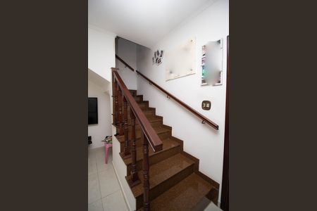 Escada de casa à venda com 3 quartos, 200m² em Vila Bruna, São Paulo