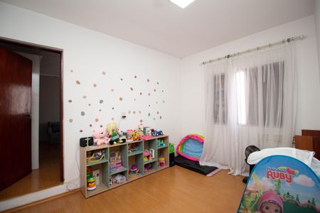 Casa à venda com 200m², 3 quartos e 2 vagas Casa à venda com 200m², 3 quartos e 2 vagasQuarto 2