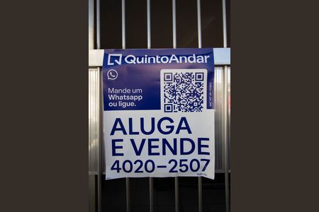 Casa à venda com 200m², 3 quartos e 2 vagas Casa à venda com 200m², 3 quartos e 2 vagasFachada