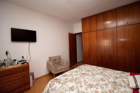 Casa à venda com 200m², 3 quartos e 2 vagas Casa à venda com 200m², 3 quartos e 2 vagasQuarto 1