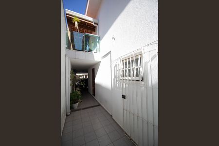 Casa à venda com 200m², 3 quartos e 2 vagas Casa à venda com 200m², 3 quartos e 2 vagasQuintal