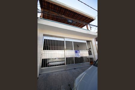 Casa à venda com 200m², 3 quartos e 2 vagas Casa à venda com 200m², 3 quartos e 2 vagasFachada