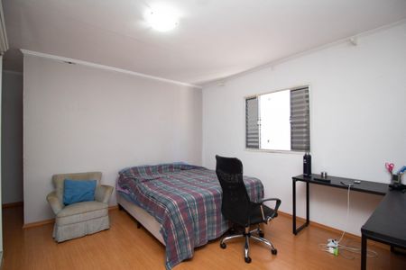 Casa à venda com 200m², 3 quartos e 2 vagas Casa à venda com 200m², 3 quartos e 2 vagasQuarto 3 - Suíte