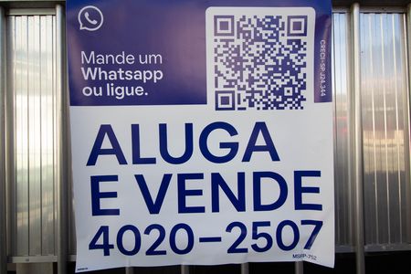 Casa à venda com 200m², 3 quartos e 2 vagas Casa à venda com 200m², 3 quartos e 2 vagasFachada