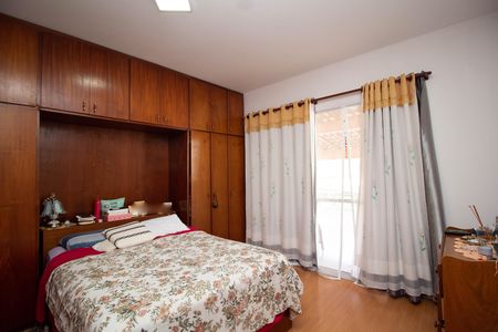 Casa à venda com 200m², 3 quartos e 2 vagas Casa à venda com 200m², 3 quartos e 2 vagasQuarto 1