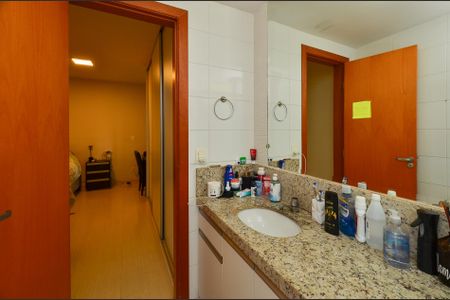 Apartamento à venda com 108m², 2 quartos e 1 vaga Apartamento à venda com 108m², 2 quartos e 1 vagaBanheiro Suíte