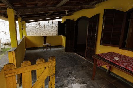 Casa para alugar com 49m², 3 quartos e 5 vagas Casa para alugar com 49m², 3 quartos e 5 vagasVaranda