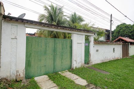 Casa para alugar com 49m², 3 quartos e 5 vagas Casa para alugar com 49m², 3 quartos e 5 vagasFachada