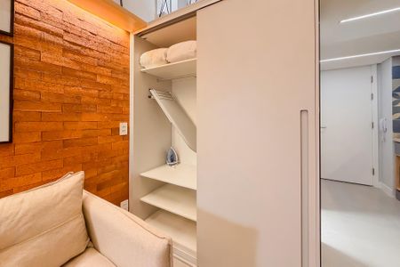 Studio à venda com 29m², 1 quarto e sem vaga Studio à venda com 29m², 1 quarto e sem vagaArmários