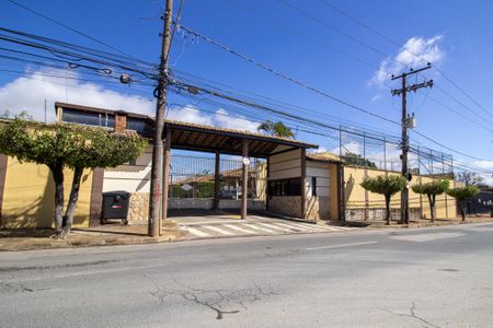 Casa de condomínio para alugar com 60m², 3 quartos e 2 vagas Casa de condomínio para alugar com 60m², 3 quartos e 2 vagasFachada